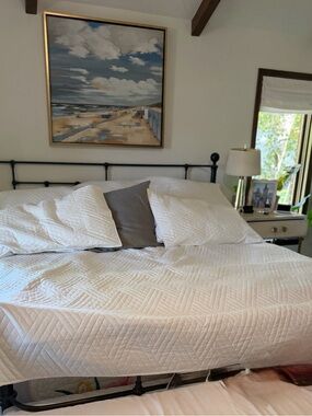 Elegant White Quilted Bedspread with Gray Accent Pillow - Home Bedding Quilts